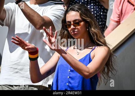 Paris, France, France. 27th mai 2023. Le mannequin français Jenaye NOAH au cours du concert de son père le chanteur et ancien joueur de tennis français Yannick NOAH à Roland-Garros 2023, Open de France 2023, tournoi de tennis Grand Chelem au stade Roland-Garros de 27 mai 2023 à Paris, France. (Credit image: © Matthieu Mirville/ZUMA Press Wire) USAGE ÉDITORIAL SEULEMENT! Non destiné À un usage commercial ! Banque D'Images