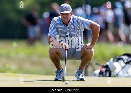 Potomac Falls, Virginie, États-Unis. 27th mai 2023. BRYSON DECHAMBEAU se prépare à partir du quatrième trou de la deuxième partie de l'événement de golf de LIV DC au club de golf national de Trump. (Credit image: © Robert Blakley/ZUMA Press Wire) USAGE ÉDITORIAL SEULEMENT! Non destiné À un usage commercial ! Banque D'Images