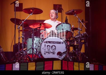 Warrington, Royaume-Uni. 27th mai 2023. Les wombats titre le grand haut au NBHD Weekender Festival 2023, Credit: Gary Mather/Alamy Live News Banque D'Images