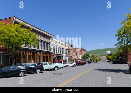 Waitsburg, WA, Etats-Unis - 25 mai 2023 ; vue sur la rue principale à Waitsburg dans le comté de Walla Walla, Washington Banque D'Images