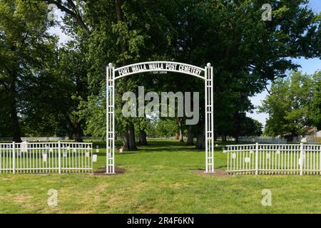 Walla Walla, WA, Etats-Unis - 24 mai 2023 ; panneau voûté sur l'entrée du cimetière de poste de fort Walla Walla Banque D'Images