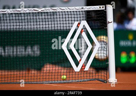 Paris, France. 27th mai 2023. Illustration avec logo Renault lors de l'Open de France, tournoi de tennis Grand Chelem sur 27 mai 2023 au stade Roland-Garros à Paris, France. Crédit : Victor Joly/Alamy Live News Banque D'Images