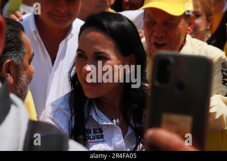 Nezahualcoyotl, Mexique. 27th mai 2023. 27 mai 2023 à Ciudad Nezahualcóyotl, Mexique: Alejandra Del moral, candidat au poste de gouverneur de l'État du Mexique pour l'alliance "va por pour l'État du Mexique" (PRI, PAN, PRD) pendant le rassemblement pour clore la campagne politique. Sur 27 mai 2023 à Nezahualcóyotl, État du Mexique, Mexique. (Photo de Carlos Santiago/ Credit: EYEPIX Group/Alamy Live News Banque D'Images