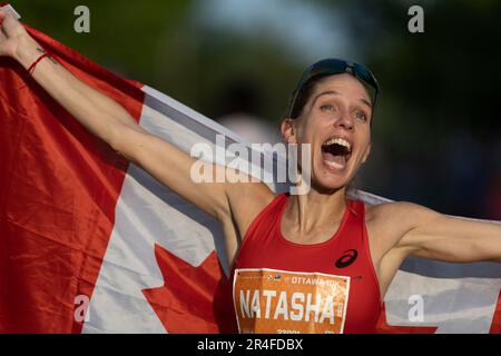 (Ottawa, Canada---27 mai 2023) Natasha Wodak célèbre la fin de semaine 10K des courses de Tamarack Ottawa et le championnat national 10K d'Athlétisme Canada. Photographie Copyright Sean Burges / Mundo Sport Images 2023. Si la publication sur les médias sociaux s'il vous plaît tag @mundosportimages crédit: Sean Burges/Alay Live News Banque D'Images