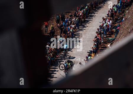 Monte Lussari, Italie. 27th mai 2023. Photo de Zac Williams/SWpix.com- 27/05/2023 - Cyclisme - 2023 Giro d'Italia - Stage 20 ITT - Vincenzo Albanese, Eolo Kometa. - Étape 20, ITT, essai individuel - Tarvisio - Monte Lussari - crédit: SWpix/Alamy Live News Banque D'Images