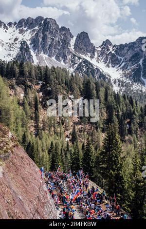 Monte Lussari, Italie. 27th mai 2023. Photo de Zac Williams/SWpix.com- 27/05/2023 - Cyclisme - 2023 Giro d'Italia - Stage 20 ITT - Team Astana. - Étape 20, ITT, essai individuel - Tarvisio - Monte Lussari - crédit: SWpix/Alamy Live News Banque D'Images