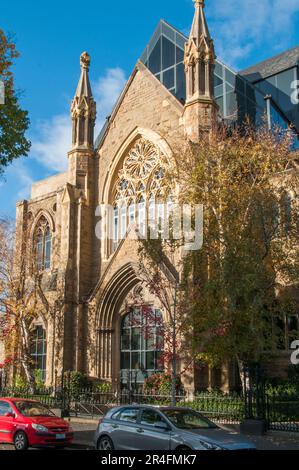 L'ancienne église Cairns Memorial Church (1888), convertie en appartements haut de gamme à Powlett Street, East Melbourne, Victoria Banque D'Images