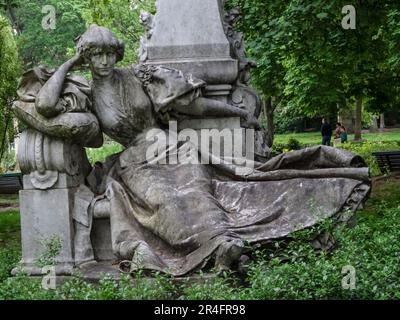 Statue de Guy de Maupassant, Parc Monceau, Paris. Banque D'Images