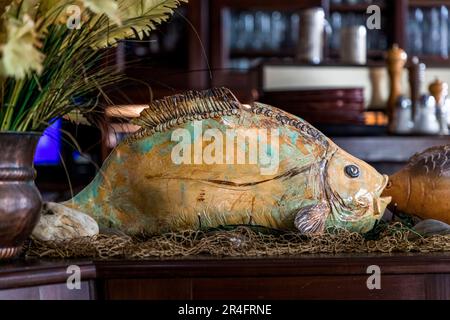 Carpe en céramique à la brasserie Rittmayer de Willersdorf, Allemagne Banque D'Images