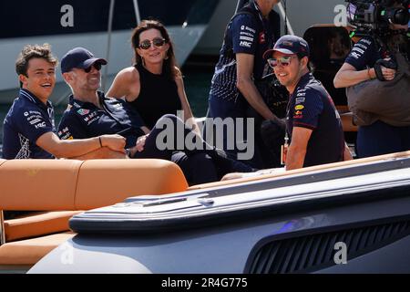 Mezzolombardo, Mezzolombardo, Italie. 28th mai 2023. Sergio Perez ( Red Bull Racing ) et Nyck de Vries ( Scuderia AlphaTauri) arrivent au Paddock au Grand Prix Monaco F1 à Monaco (Credit image: © Daisy Facinelli/ZUMA Press Wire) USAGE ÉDITORIAL SEULEMENT! Non destiné À un usage commercial ! Crédit : ZUMA Press, Inc./Alay Live News Banque D'Images