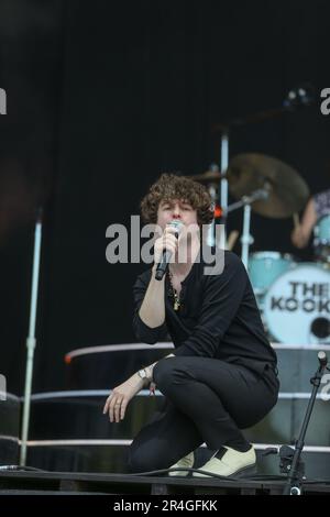 The Kooks Perform Live on the main Stage at Neighbourhood Weekend Festival Warrington 27th mai 2023 Banque D'Images