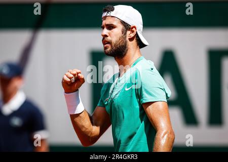 Paris, France. 28th mai 2023. Karen KHACHANOV de Russie célèbre son point de vue lors de la première journée de Roland-Garros 2023, tournoi de tennis Grand Slam, sur 28 mai 2023 au stade Roland-Garros à Paris, France - photo Matthieu Mirville/DPPI crédit: DPPI Media/Alamy Live News Banque D'Images