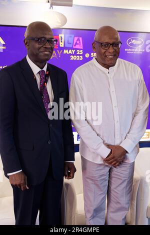 Cannes, France. 25th mai 2023. Son Excellence Laro Kayode, ambassadeur nigérian en France et Mark Walton assistent à la soirée cocktail Banque D'Images
