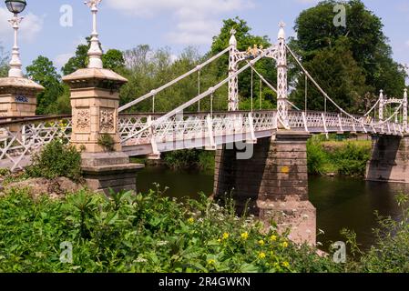 Pont suspendu de Victoria un pont au-dessus de la rivière Wye Hereford Herefordshire Angleterre Royaume-Uni construit en 1898 pour célébrer le Jubilé de diamant de la reine Victoria Banque D'Images