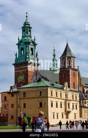 Cracovie, Pologne - mai 2023 : Cathédrale des Saints Stanislaus et Venceslas. photo verticale Banque D'Images