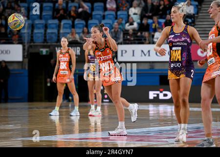 28th mai 2023 ; Ken Rosewall Arena, Sydney, Nouvelle-Galles du Sud, Australie : Suncorp Super Netball, Giants versus Queensland Firebirds ; Amy Parmenter des Giants passe le ballon Banque D'Images