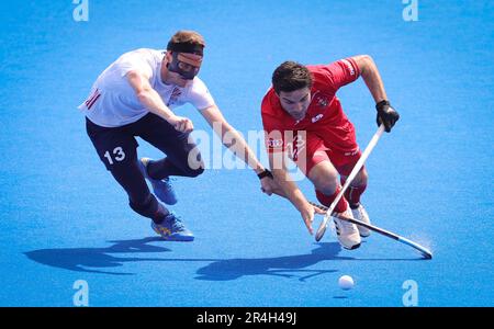 Londres, Royaume-Uni. 28th mai 2023. Sam Ward en Angleterre et Arthur de Sloover en Belgique se battent pour le ballon lors d'un match entre la Grande-Bretagne et les Red Lions de Belgique, le deuxième match (sur 12) dans la phase de groupe de la Ligue Pro FIH 2023 pour hommes, dimanche 28 mai 2023 à Londres, Royaume-Uni. BELGA PHOTO VIRGINIE LEFOUR crédit: Belga News Agency/Alay Live News Banque D'Images