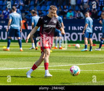 Sports, football, Bundesliga, 2022/2023, VfL Bochum contre Bayer 04 Leverkusen 3-0, Vonovia Ruhr Stadium, Florian Richard Wirtz (Lev) Warming-up, DFL RÈGLEMENTS INTERDISENT TOUTE UTILISATION DE PHOTOGRAPHIES COMME SÉQUENCES D'IMAGES ET/OU QUASI-VIDÉO Banque D'Images