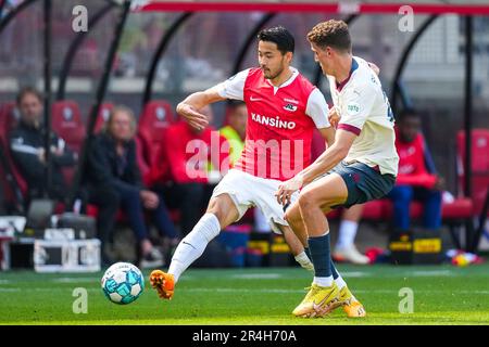 ALKMAAR - (lr) Yukinari Sugawara d'AZ Alkmaar, Guus til de PSV Eindhoven pendant le match de première ligue néerlandais entre AZ Alkmaar et PSV au stade AFAS sur 28 mai 2023 à Alkmaar, pays-Bas. AP | hauteur néerlandaise | ED VAN DE POL Banque D'Images