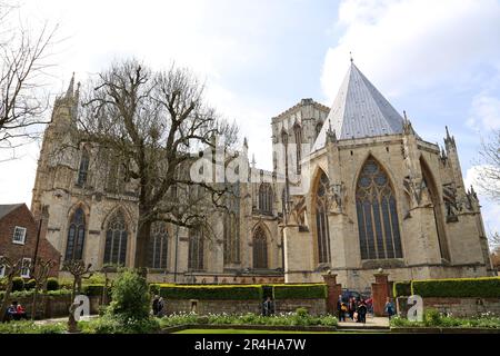 Façade Nord et Maison de Chapitre, York Minster, Minster Yard, York, Yorkshire du Nord, Angleterre, Grande-Bretagne, Royaume-Uni, Royaume-Uni, Europe Banque D'Images