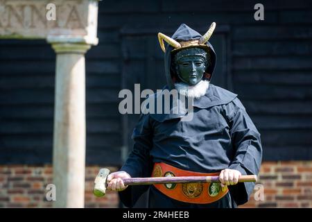 Chalfont, Royaume-Uni. 28 mai 2023. Un gladiateur en tant que personnage Charon participe aux Jeux Gladiator au Chiltern Open Air Museum. Mis à vie par Britannia, l'un des plus grands (et plus anciens) groupes romains de reconstitution de l'U.K, les ré-acteurs montrent la vie en Grande-Bretagne romaine dans le 1st siècle après J.-C. Chiltern Open Air Museum raconte l'histoire de la région de Chilterns par la préservation de bâtiments historiques, de paysages et de culture. Credit: Stephen Chung / Alamy Live News Banque D'Images