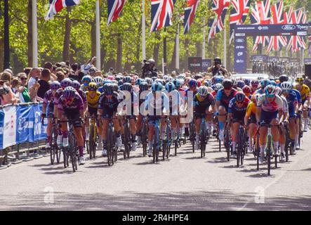 Londres, Angleterre, Royaume-Uni. 28th mai 2023. Les cyclistes passent par le Mall pendant le Ford Ride London Classique. (Credit image: © Vuk Valcic/ZUMA Press Wire) USAGE ÉDITORIAL SEULEMENT! Non destiné À un usage commercial ! Crédit : ZUMA Press, Inc./Alay Live News Banque D'Images