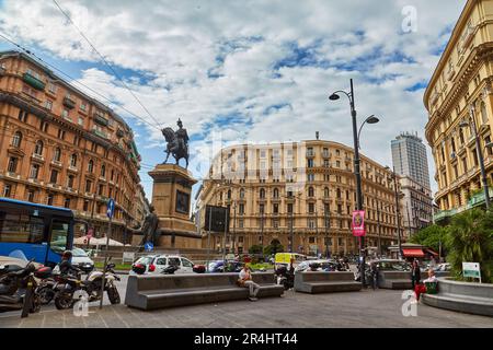 Naples, Italie - 25 octobre 2019: Architecture générique et vue sur la rue dans le centre-ville de Naples, Campanie, Italie. Corso Umberto I et Piazza Giova Banque D'Images