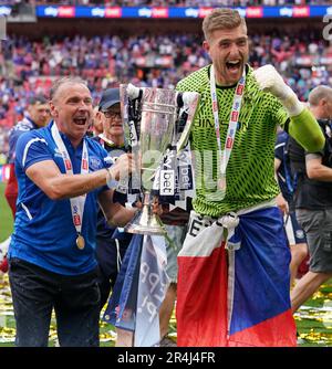 LONDRES, ANGLETERRE - 28 MAI : les joueurs de Carlisle après Carlisle ...