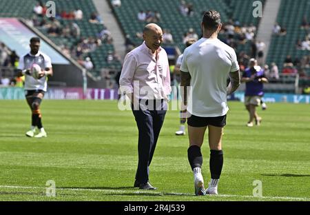 Twickenham, Royaume-Uni. 28th mai 2023. Les barbares contre World XV Stade de Twickenham. Twickenham . Eddie Jones (barbares, Head Coach) observe l'échauffement lors du match de rugby de la coupe Killik entre les Barbarians et un mondial XV Credit: Sport en images/Alamy Live News Banque D'Images