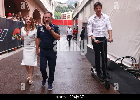 Monte Carlo, Monaco. 28th mai 2023. Christian Horner de Red Bull Racing avec sa femme Geri Halliwell et Toto Wolff sont vus après le Grand Prix de Monaco F1 au circuit de Monaco sur 27 mai 2023 à Monte-Carlo, Monaco. (Credit image: © Beata Zawrzel/ZUMA Press Wire) USAGE ÉDITORIAL SEULEMENT! Non destiné À un usage commercial ! Crédit : ZUMA Press, Inc./Alay Live News Banque D'Images