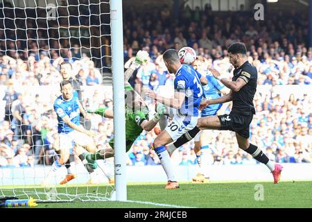 Liverpool, Royaume-Uni. 28th mai 2023. Jordan Pickford #1 d'Everton tombe blessé pendant le match de la Premier League Everton contre Bournemouth à Goodison Park, Liverpool, Royaume-Uni, 28th mai 2023 (photo de Craig Thomas/News Images) à Liverpool, Royaume-Uni le 5/28/2023. (Photo de Craig Thomas/News Images/Sipa USA) crédit: SIPA USA/Alay Live News Banque D'Images