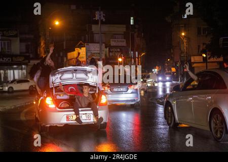 28 mai 2023: Gaziantep, Turkiye. 28 mai 2023. Les célébrations ont lieu à Gaziantep après la victoire du président turc Recep Tayyip Erdogan à l'issue des élections de dimanche. Recep Tayyip ErdoÄŸan a reçu 52,1 pour cent des votes dimanche au deuxième tour avec son challenger Kemal Kilicdaroglu gagnant 47,9 pour cent (Credit image: © Muhammed Ibrahim Ali/IMAGESLIVE via ZUMA Press Wire) USAGE ÉDITORIAL SEULEMENT! Non destiné À un usage commercial ! Crédit : ZUMA Press, Inc./Alay Live News Banque D'Images