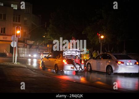 28 mai 2023: Gaziantep, Turkiye. 28 mai 2023. Les célébrations ont lieu à Gaziantep après la victoire du président turc Recep Tayyip Erdogan à l'issue des élections de dimanche. Recep Tayyip ErdoÄŸan a reçu 52,1 pour cent des votes dimanche au deuxième tour avec son challenger Kemal Kilicdaroglu gagnant 47,9 pour cent (Credit image: © Muhammed Ibrahim Ali/IMAGESLIVE via ZUMA Press Wire) USAGE ÉDITORIAL SEULEMENT! Non destiné À un usage commercial ! Crédit : ZUMA Press, Inc./Alay Live News Banque D'Images