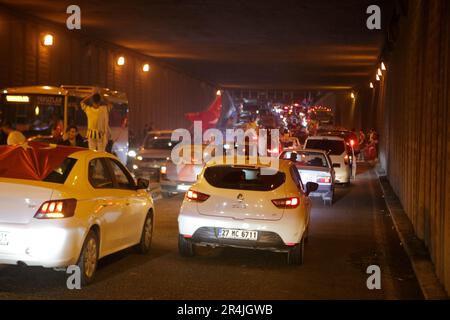 28 mai 2023: Gaziantep, Turkiye. 28 mai 2023. Les célébrations ont lieu à Gaziantep après la victoire du président turc Recep Tayyip Erdogan à l'issue des élections de dimanche. Recep Tayyip ErdoÄŸan a reçu 52,1 pour cent des votes dimanche au deuxième tour avec son challenger Kemal Kilicdaroglu gagnant 47,9 pour cent (Credit image: © Muhammed Ibrahim Ali/IMAGESLIVE via ZUMA Press Wire) USAGE ÉDITORIAL SEULEMENT! Non destiné À un usage commercial ! Crédit : ZUMA Press, Inc./Alay Live News Banque D'Images