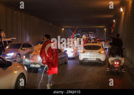 28 mai 2023: Gaziantep, Turkiye. 28 mai 2023. Les célébrations ont lieu à Gaziantep après la victoire du président turc Recep Tayyip Erdogan à l'issue des élections de dimanche. Recep Tayyip ErdoÄŸan a reçu 52,1 pour cent des votes dimanche au deuxième tour avec son challenger Kemal Kilicdaroglu gagnant 47,9 pour cent (Credit image: © Muhammed Ibrahim Ali/IMAGESLIVE via ZUMA Press Wire) USAGE ÉDITORIAL SEULEMENT! Non destiné À un usage commercial ! Crédit : ZUMA Press, Inc./Alay Live News Banque D'Images