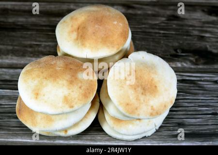 Mini pain plat traditionnel Shami avec du blé et de la farine, petit pain Shamy Aish ou petit pain pita cuit dans des fours extrêmement chauds, c'est le résultat d'un mixtu Banque D'Images