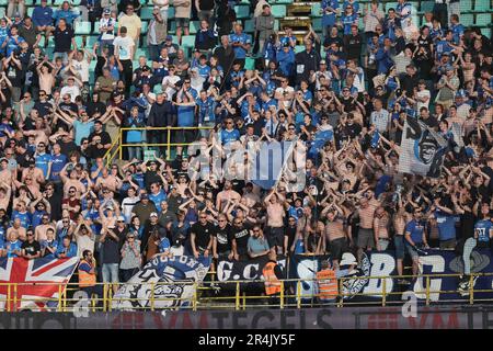 Brugge, Belgique. 28th mai 2023. Les supporters de Genk photographiés lors d'un match de football entre le Club Brugge et le KRC Genk, dimanche 28 mai 2023 à Brugge, le 5 jour des matchs des Champions de la première division du championnat belge de la Jupiler Pro League 2022-2023. BELGA PHOTO BRUNO FAHY crédit: Belga News Agency/Alay Live News Banque D'Images