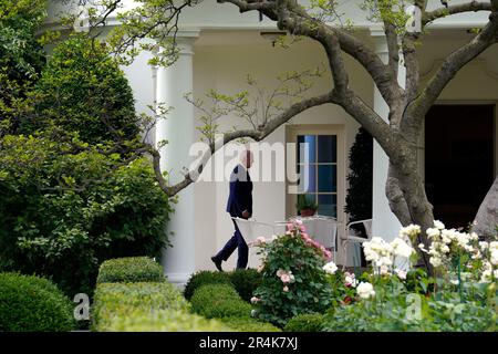 Washington, Vereinigte Staaten. 28th mai 2023. Le président des États-Unis Joe Biden entre dans le bureau ovale de la Maison Blanche à son retour à Washington, DC de Wilmington, Delaware on 28 mai 2023. Credit: Yuri Gripas/Pool via CNP/dpa/Alay Live News Banque D'Images