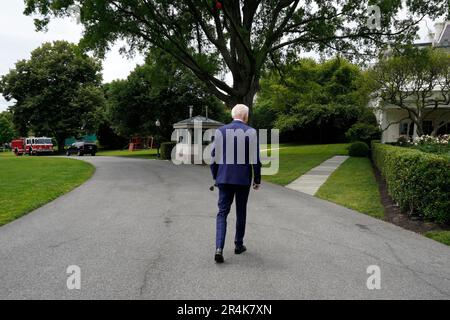 Washington, Vereinigte Staaten. 28th mai 2023. Le président des États-Unis Joe Biden se rend au bureau ovale de la Maison Blanche à son retour à Washington, DC de Wilmington, Delaware, sur 28 mai 2023. Credit: Yuri Gripas/Pool via CNP/dpa/Alay Live News Banque D'Images