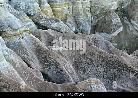 Formations géologiques sculptées par le vent et l'eau, Capadoccia, Turquie. Banque D'Images