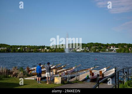 Bateaux Dragon sur le lac Boivin Granby Québec Canada Banque D'Images