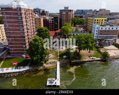 Vue sur le logement étudiant à l'Université du Wisconsin-Madison, Madison, Wisconsin, États-Unis, lors d'une belle journée d'été. Banque D'Images