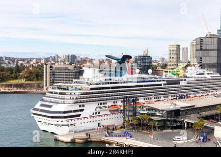 Sydney Circular Quay Cruise liner Carnival Splendor amarré au terminal passagers outre-mer, Sydney, Australie 2023 Banque D'Images