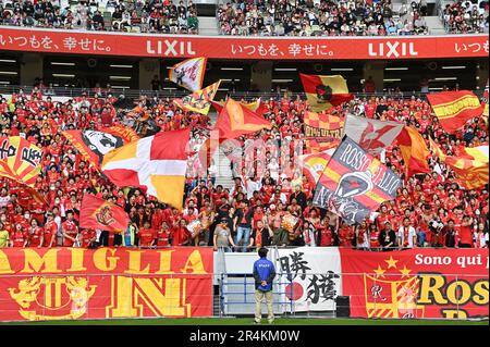 Tokyo, Japon. 14th mai 2023. Les fans des Grampus de Nagoya applaudissent lors du match de la ligue 2023 J1 entre Kashima Antlers 2-0 Nagoya Grampus au stade national du Japon à Tokyo, Japon, 14 mai 2023. Credit: AFLO/Alay Live News Banque D'Images