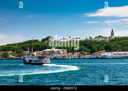 Corne d'or, Palais Topkapi, vue lointaine du pont de Galata, Sultan Ahmet, quartiers historiques d'Istanbul, place Sultanahmet, Istanbul, Turquie Banque D'Images