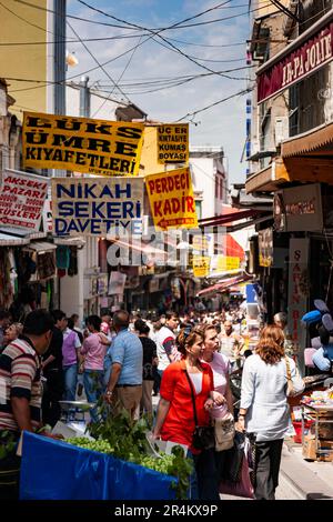 Bazar égyptien(Spice Bazaar), Mısır Çarşısı, près du pont de Galata, côté européen, Istanbul, Turquie Banque D'Images