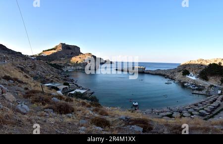Baie St Pauls, dans le village de Lindos, sur l'île grecque de Rhodes Banque D'Images