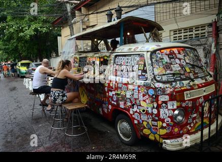 Un Volksbar sur Kasap Road près de Khaosan Road à Bangkok, Thaïlande. Banque D'Images