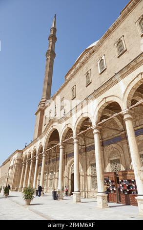 La Citadelle élaborée du Caire établie par Saladin, qui abrite de nombreuses mosquées en vue Banque D'Images