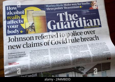 Boris 'Johnson fait référence à la police pour de nouvelles allégations de violation de la règle Covid' première page le journal Guardian titre 21 mai 2023 Londres UK Banque D'Images